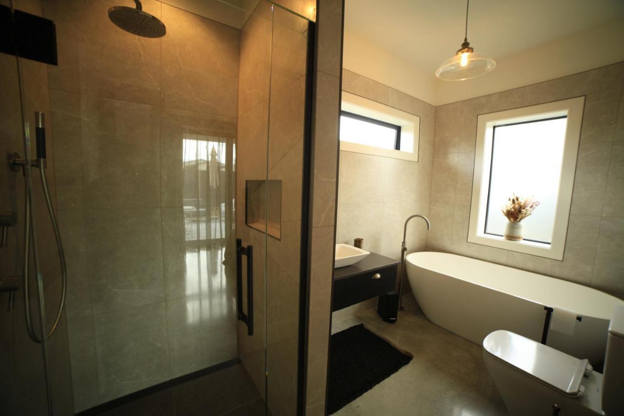 Black Stilt Retreat, Stunning Luxury Property Twizel Exterior photo